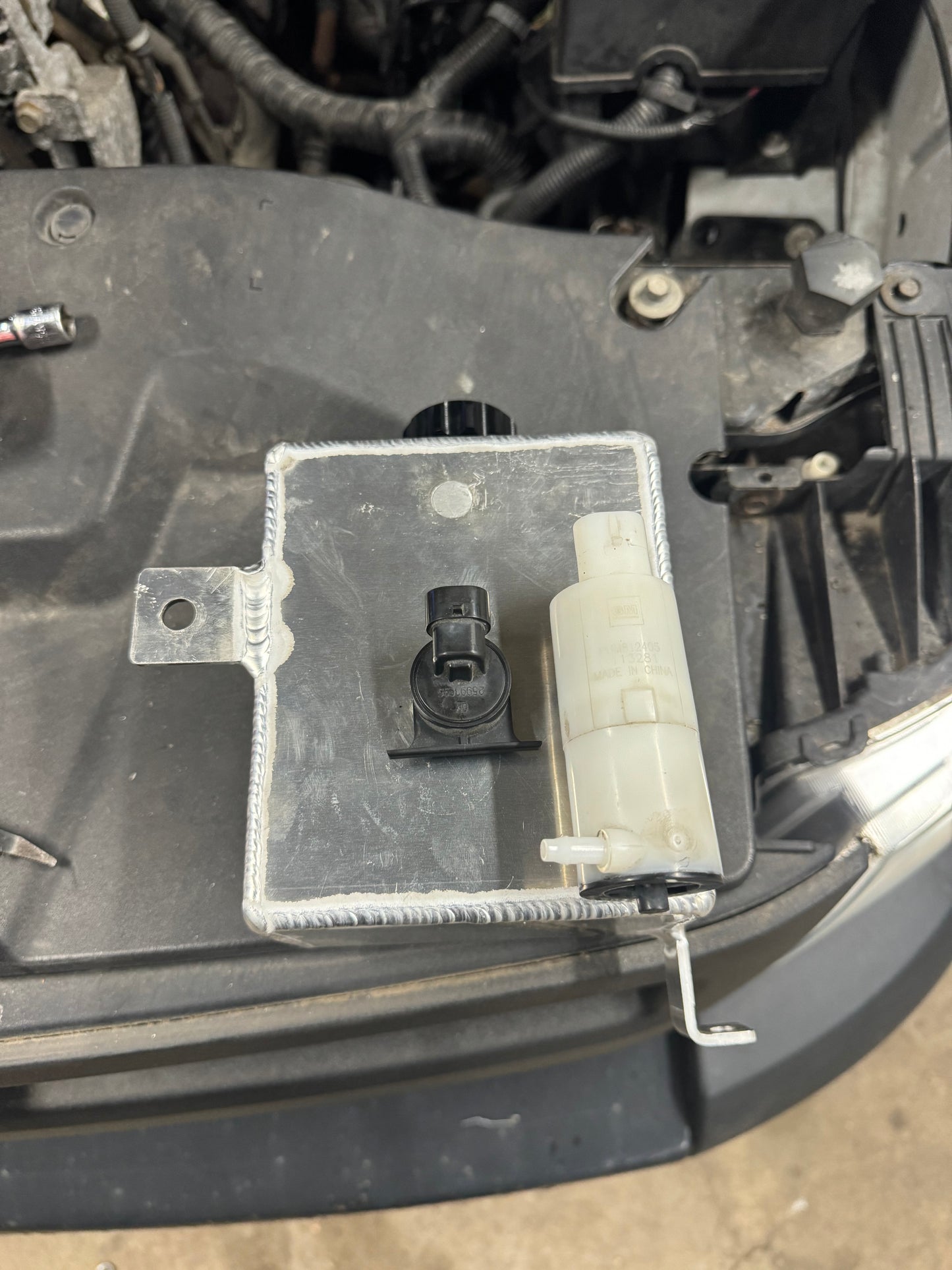 07-13 GMC Sierra/Yukon - Chevy Silverado/Tahoe Windshield Washer Tank