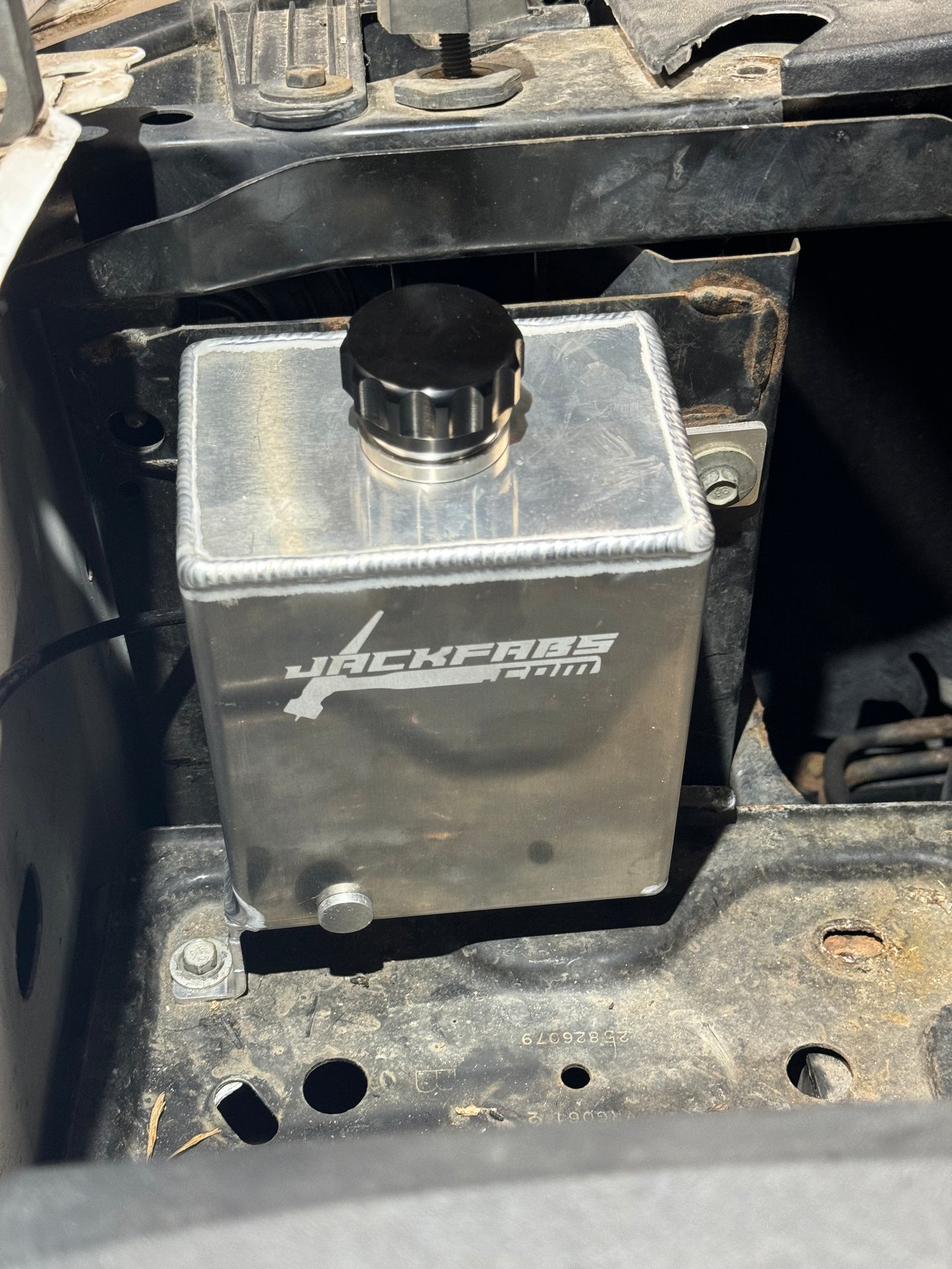07-13 GMC Sierra/Yukon - Chevy Silverado/Tahoe Windshield Washer Tank